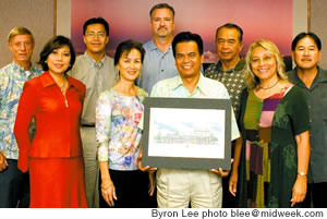 front, from left) Bennette Evangelista, Cheryl Orneallas, Edmund Aczon, Elsna Bohnert, (back) Charlie Remington, Antonio Saguibo, Mike Bilby, Ben Acohido and Ford Fuchigami