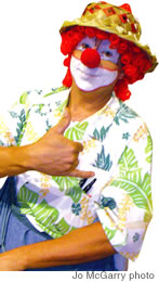 Chris da Clown entertains the keiki while their parents dine