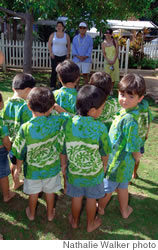 Punana Leo children greet Don Ho and wife Haumea, accompanied by teacher Kauikeolani Naniole (left), with a song, although Hi‘iau Kam seems more interested in the camera