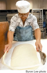 Zhong Sheng Chen prepares some Habutai mochi at Nisshodo