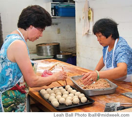 Lin Kong and Yu Chen make ma tai soo at Char Hung Sut