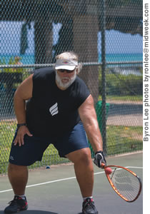 ‘Big Rod’ Felton returns a volley