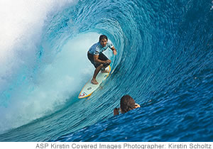 Bruno Santos in winning form at the Billabong Pro Tahiti