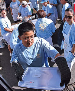 Volunteers load UPS trucks at Ko Olina’s Thanksgiving outreach to feed the hungry and homeless in West Oahu. Photo courtesy of Ko Olina Resort and Marina.